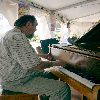 Click here to see the picture (Ivan Frhschoppen am Piano.jpg)